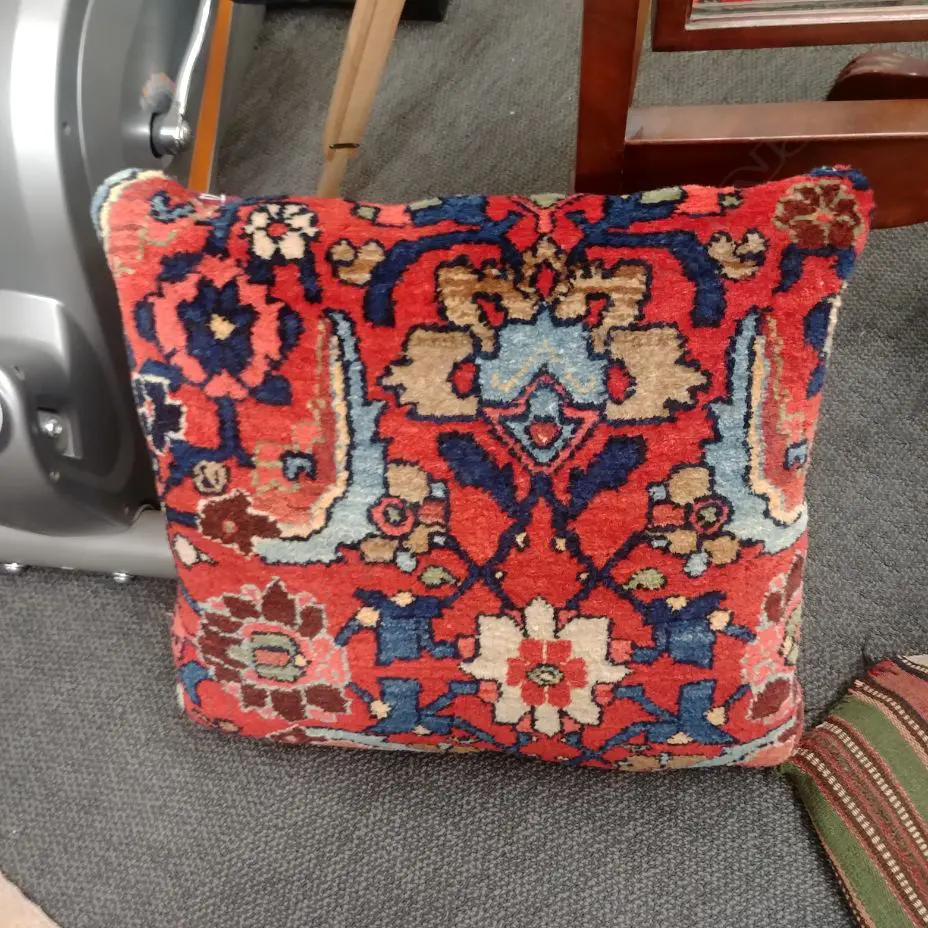 LUMBOR CUSHION Image 1++