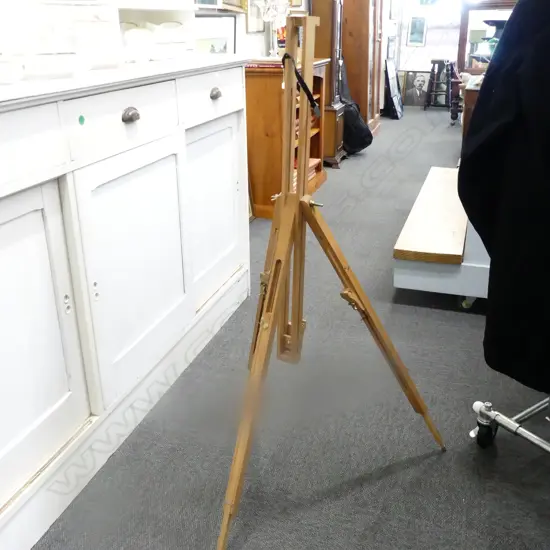 WOODEN EASEL