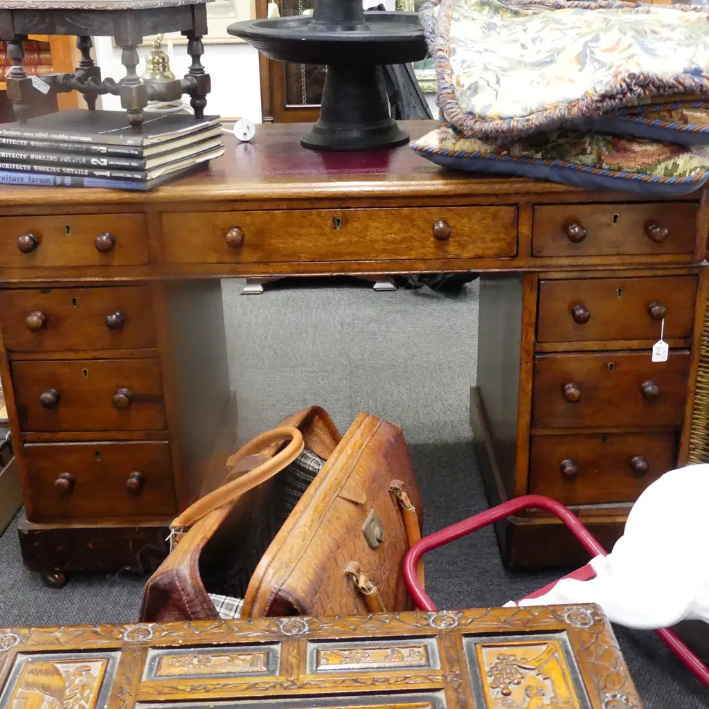 TWIN PEDESTAL DESK Image 1++