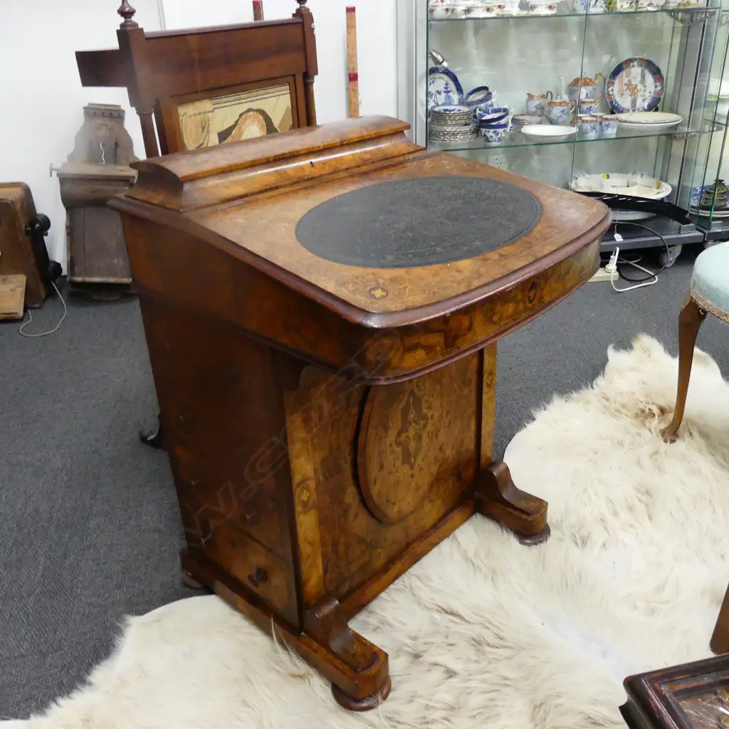 VICT INLAID WALNUT DAVENPORT Image 1++