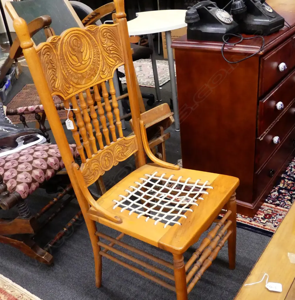 ROCKER & KAURI DINING CHAIR Image 1++