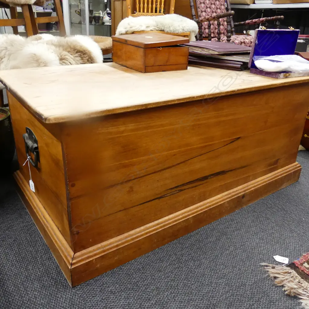 WOODEN TRUNK Image 1++