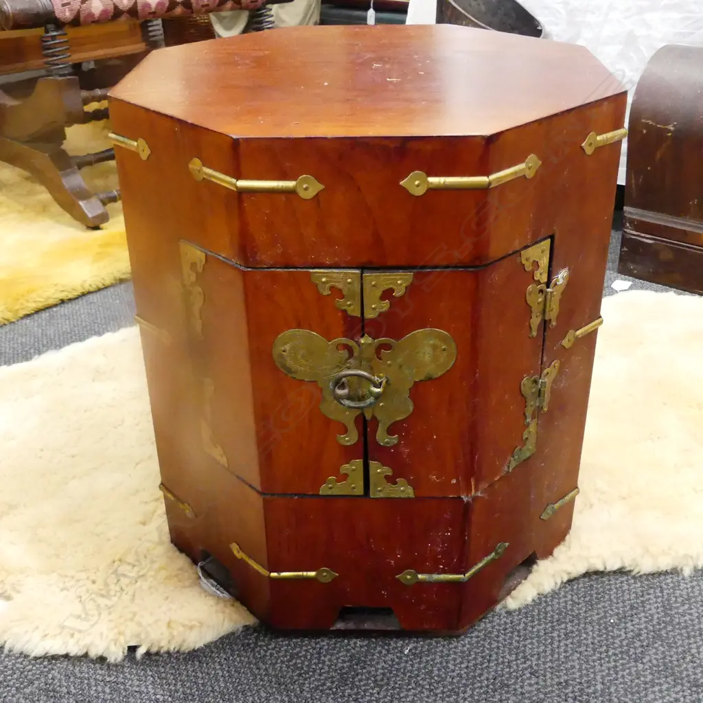 OCTAGONAL WOOD BOX Image 1++