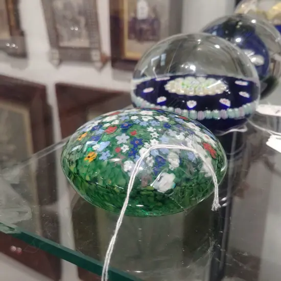 RAOS GLASS PAPERWEIGHT