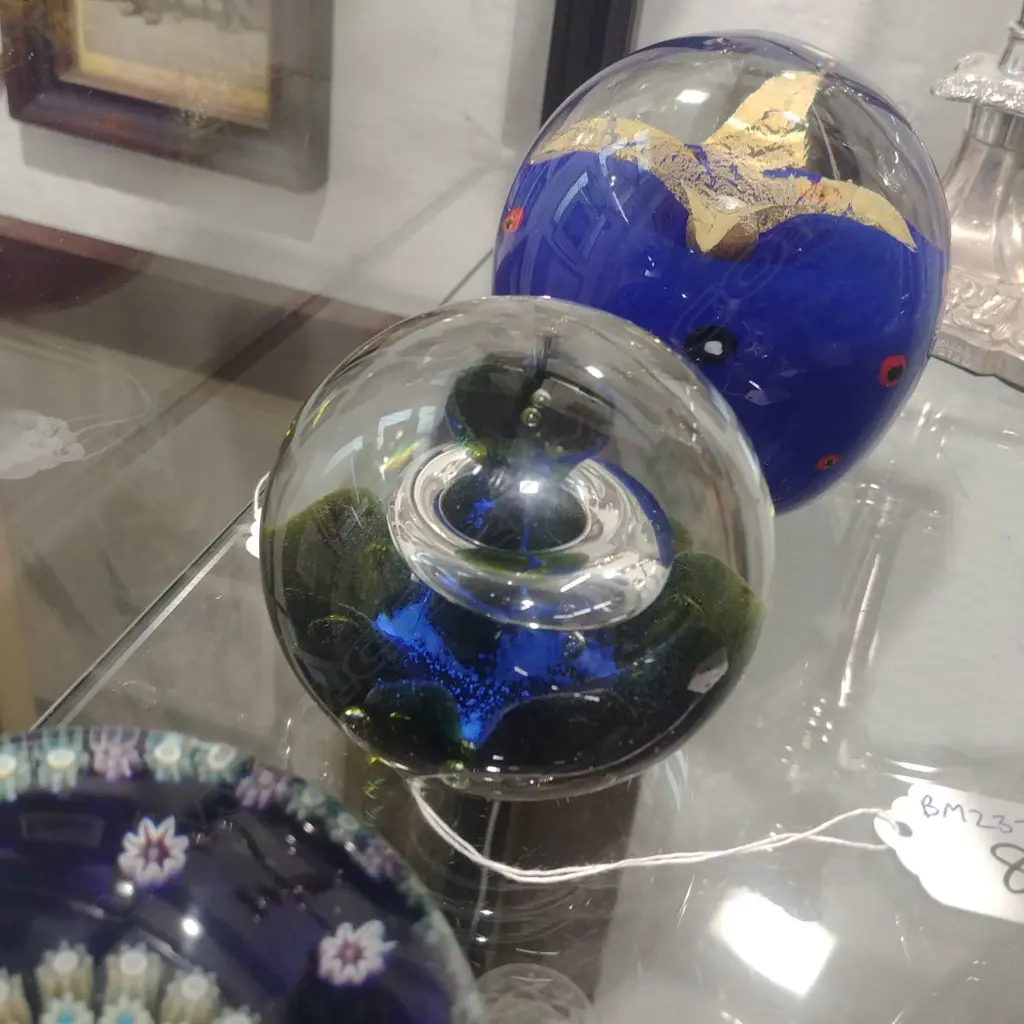 SIGNED STUDIO GLASS PAPERWEIGHT Image 1++