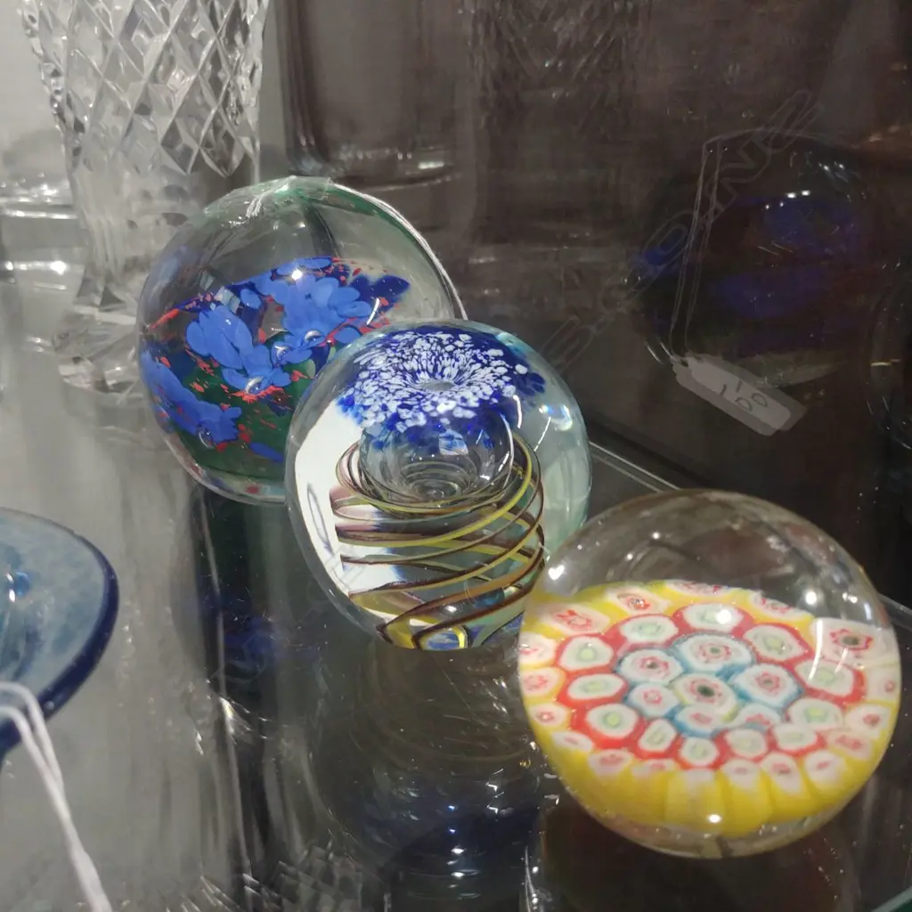 THREE STUDIO GLASS PAPERWEIGHTS  Image 1++