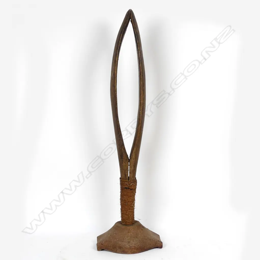 An unusual Pacific sculptural timber piece Image 1++