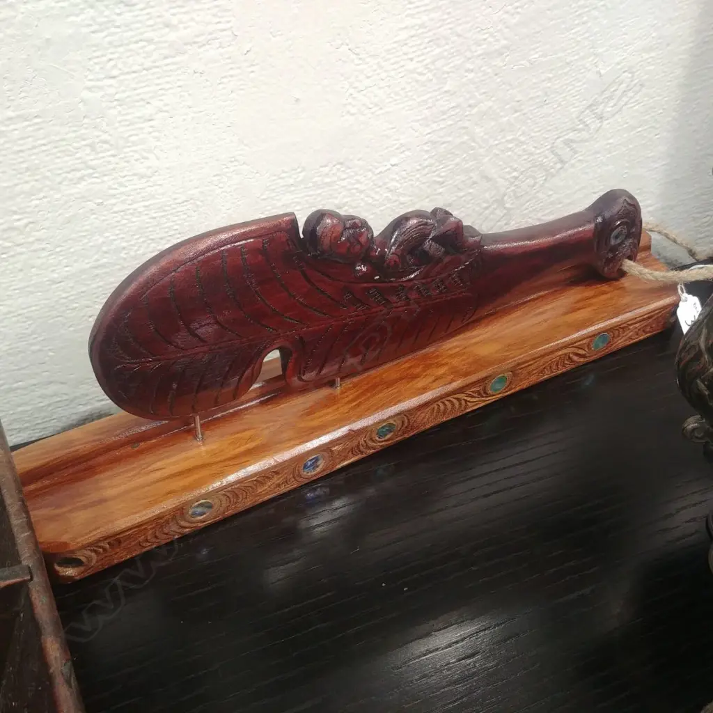 MAORI SOUVENIR WAHAIKA CLUB Image 1++