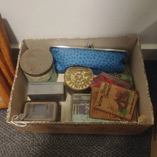 BOX METAL TINS & BUTTONS