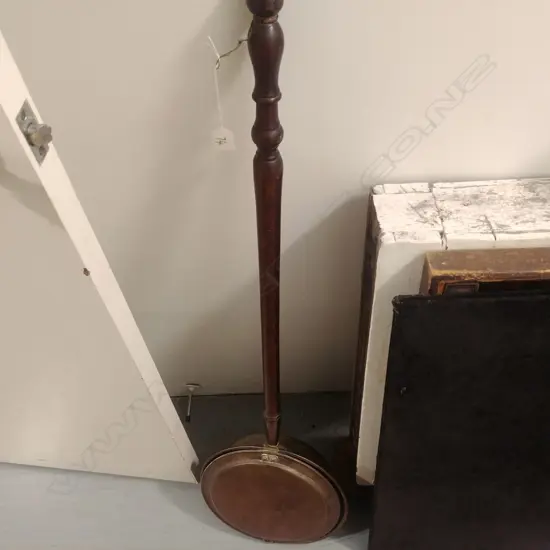 VICT COPPER BED WARMER TURNED HANDLE