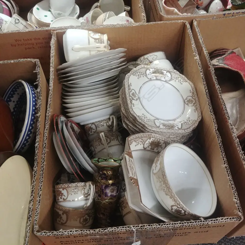 BOX OF NORITAKE CHINA ETC Image 1++