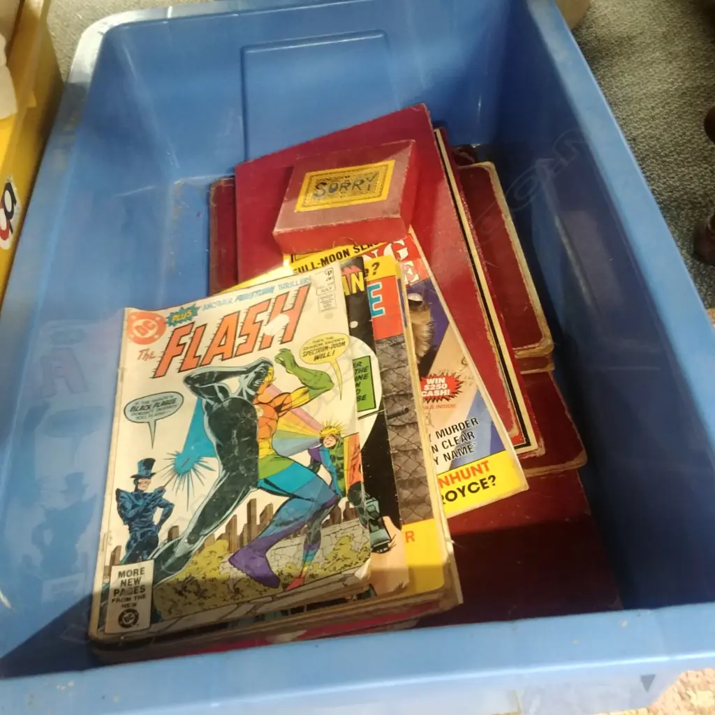 BOX VINTAGE COMICS AND BOARD GAMES Image 1++