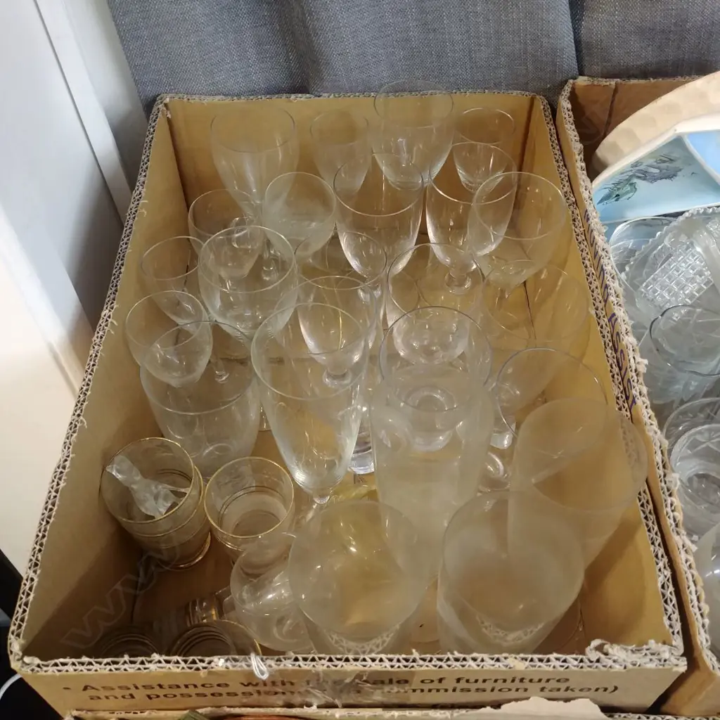 BOX OF GLASSES Image 1++