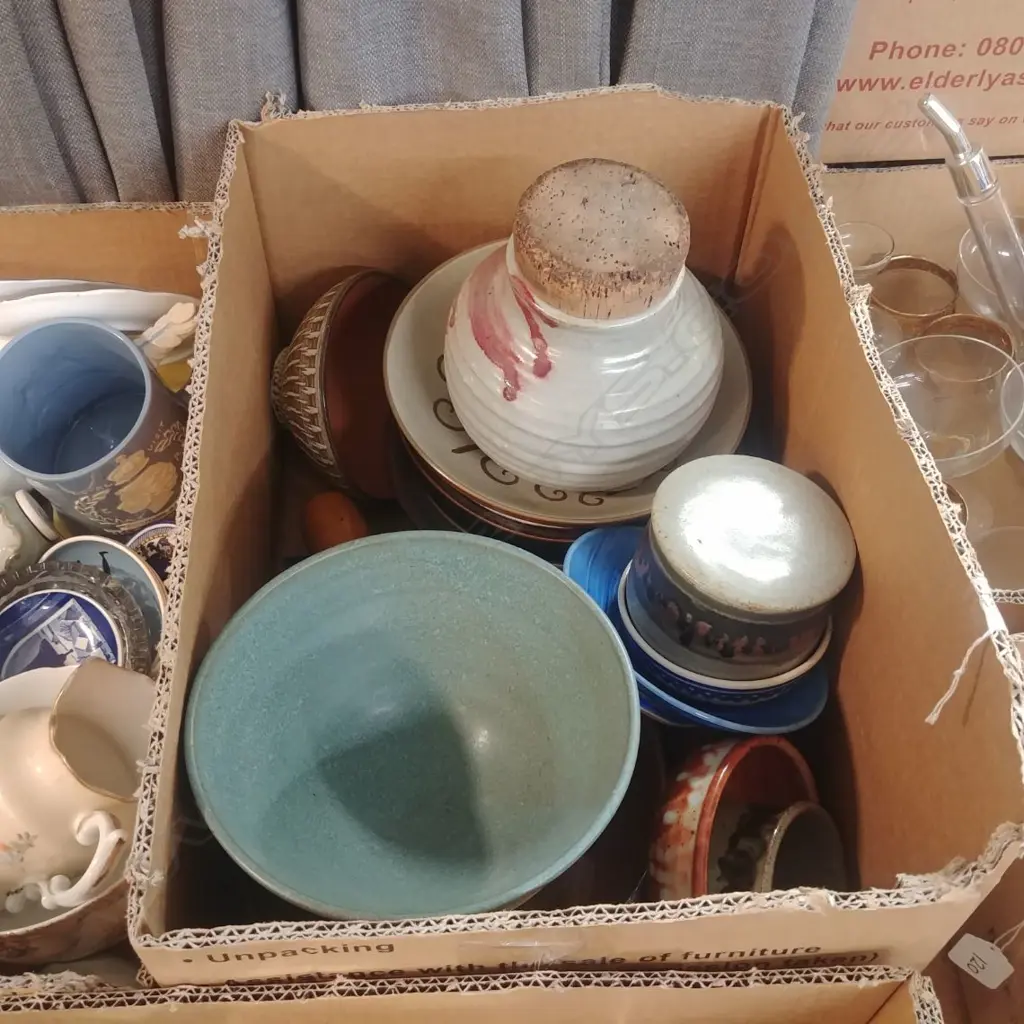 BOX OF NZ POTTERY Image 1++