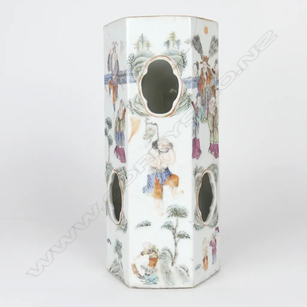 A 19thC Chinese famille rose vase Image 1++
