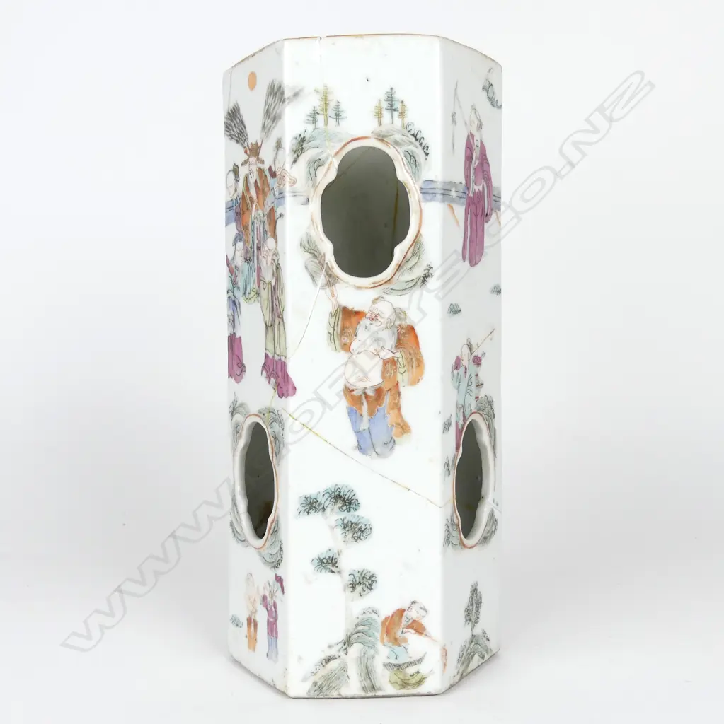 A 19thC Chinese famille rose vase Image 1++