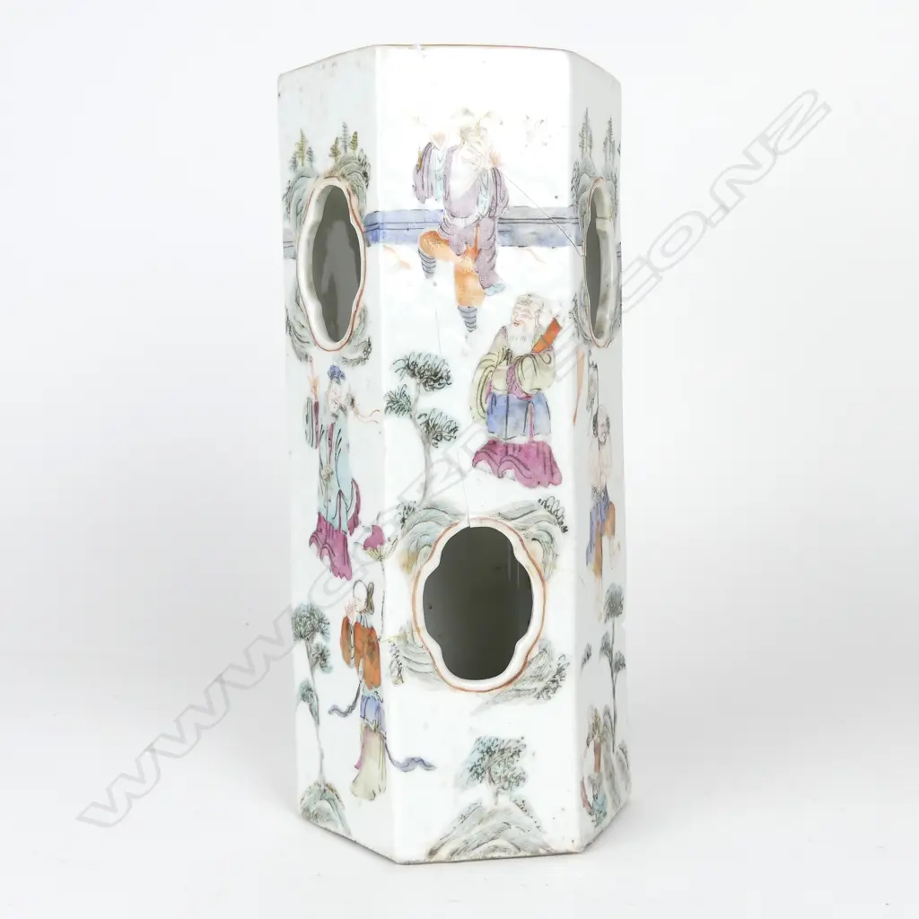 A 19thC Chinese famille rose vase Image 1++