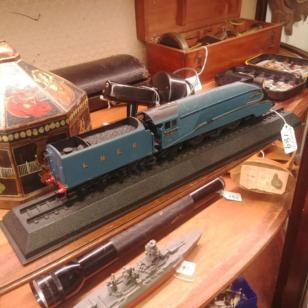 DUBLO REPRODUCTION PLASTIC MALLARD TRAIN MODEL Image 1++