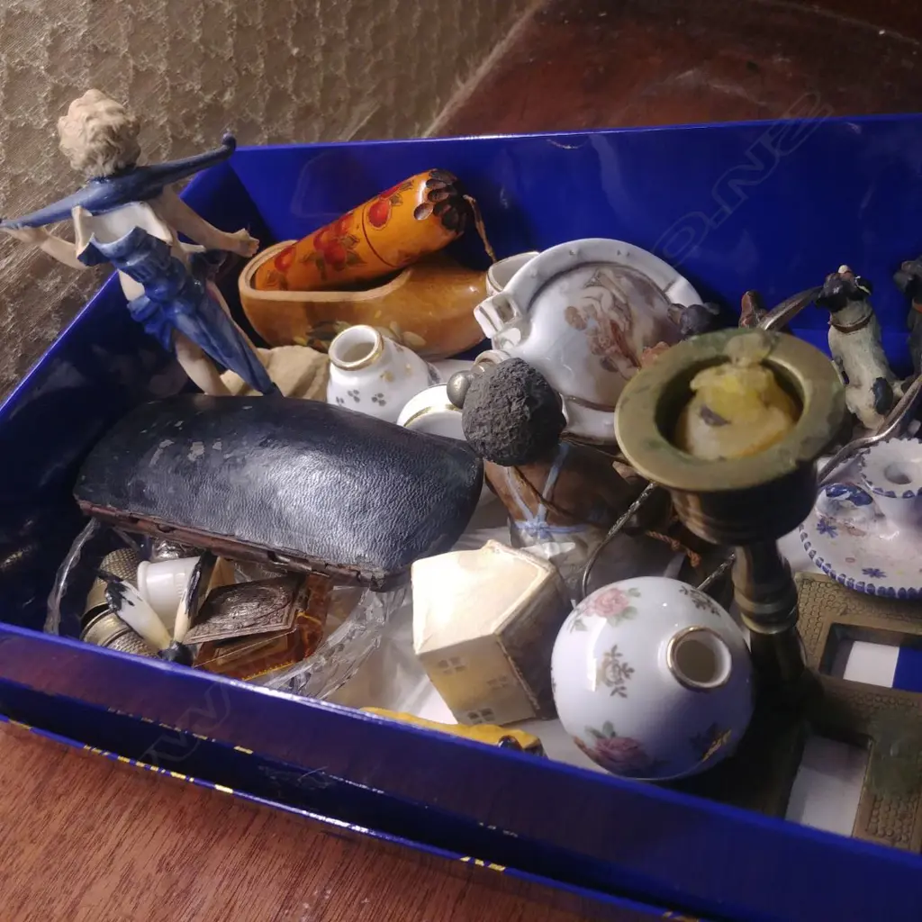 SMALL BOX TINY ORNAMENTS ETC Image 1++