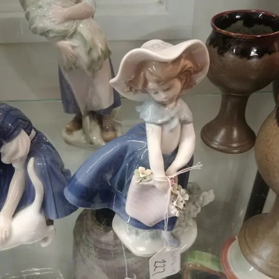 LLADRO GIRL WITH BASKET