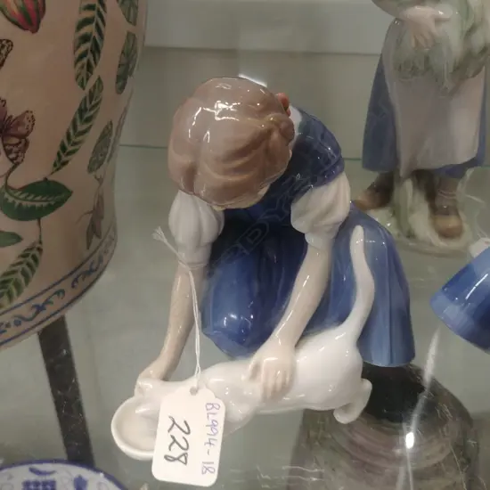 COPENHAGEN GIRL WITH CAT