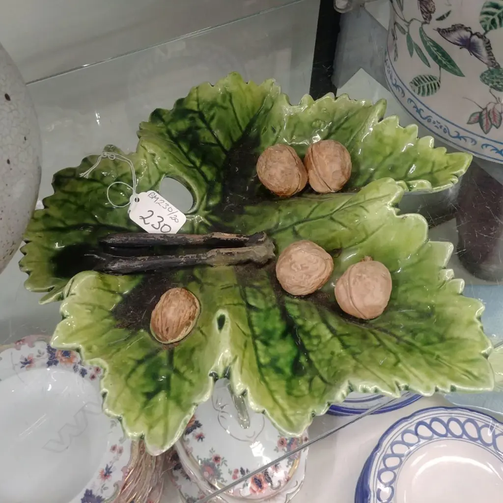 BRETBY WALNUT PLATE  Image 1++