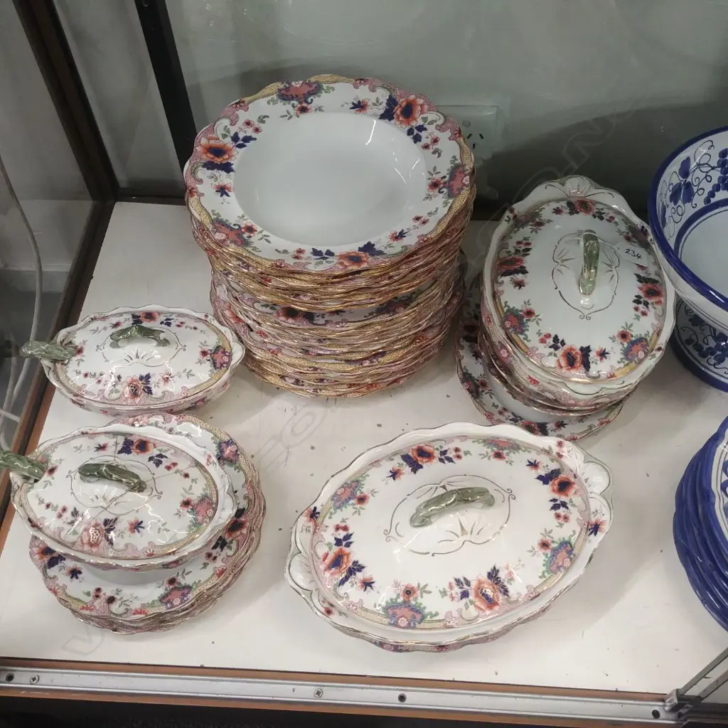 ROYAL DOULTON PART DINNER SERVICE Image 1++