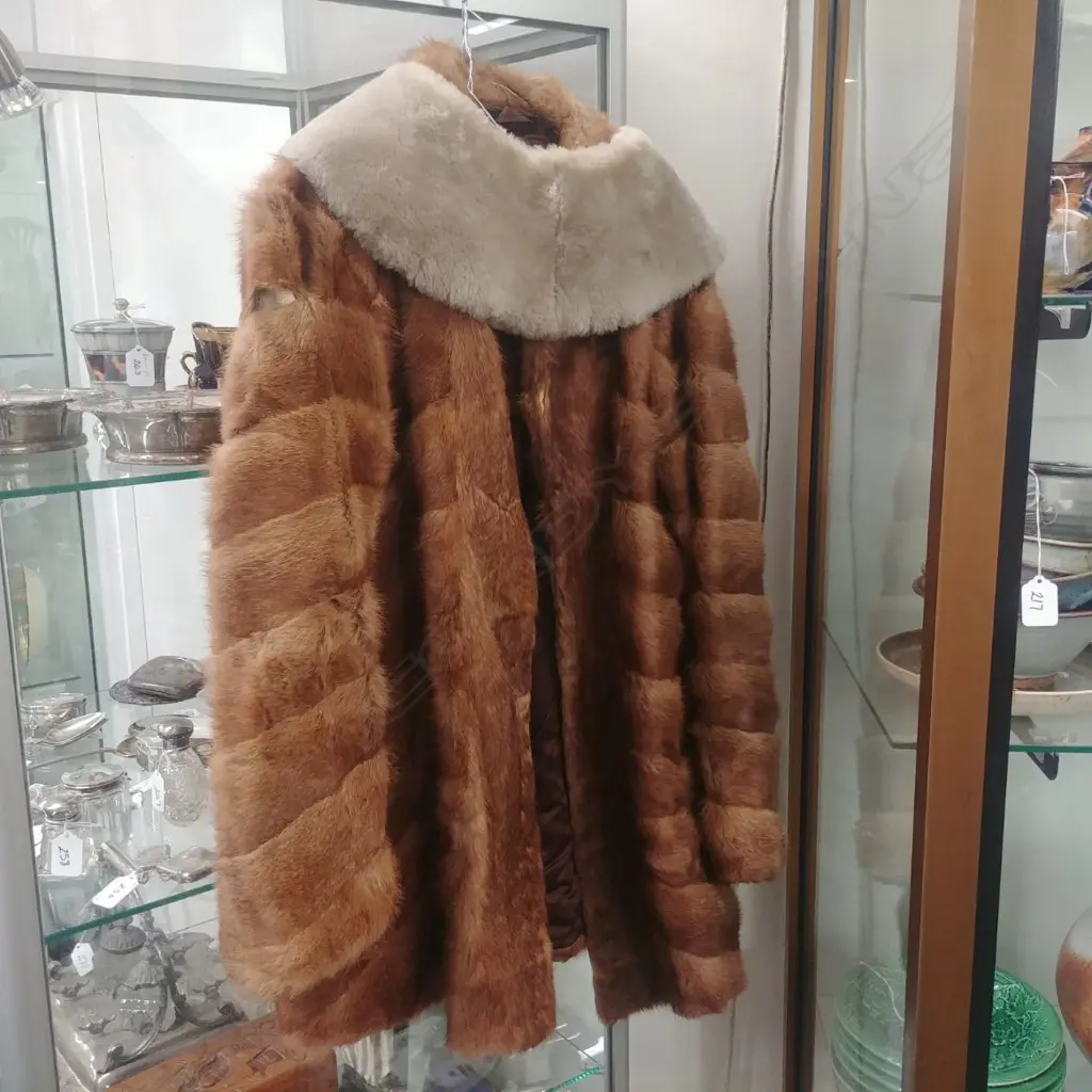 VINTAGE FUR COAT + COLLAR Image 1++