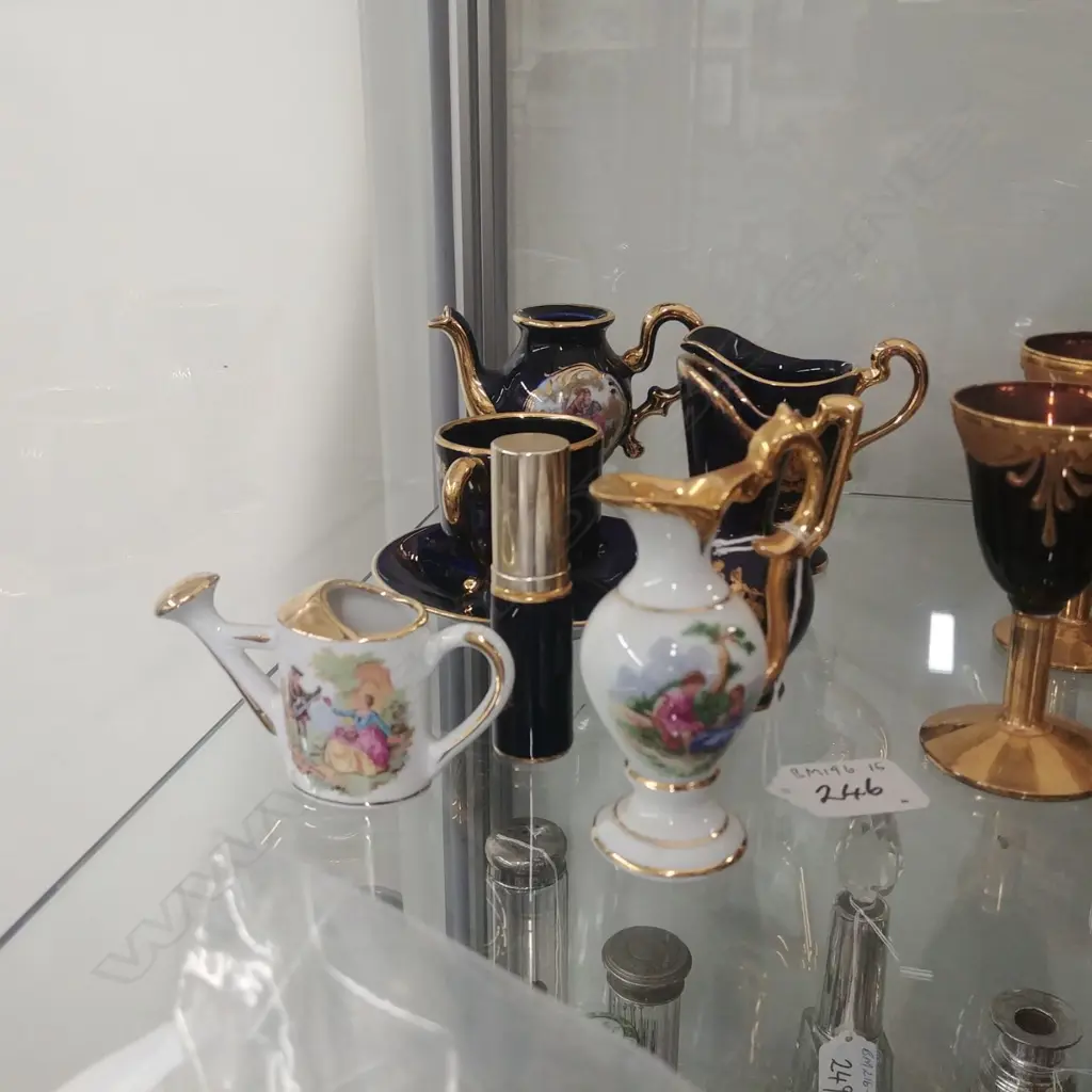 SELECTION OF SMALL LIMOGES CHINA PIECES Image 1++