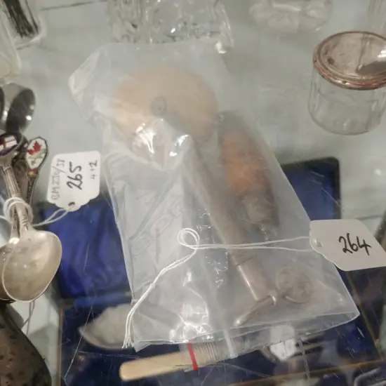 (17504) 4 SMALL ANTIQUE ITEMS: TRAVELLING KNIFE, SCISSORS..