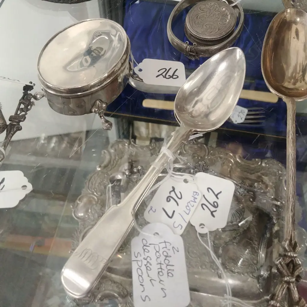 2 STERLING SILVER DESSERT SPOONS 69G Image 1++