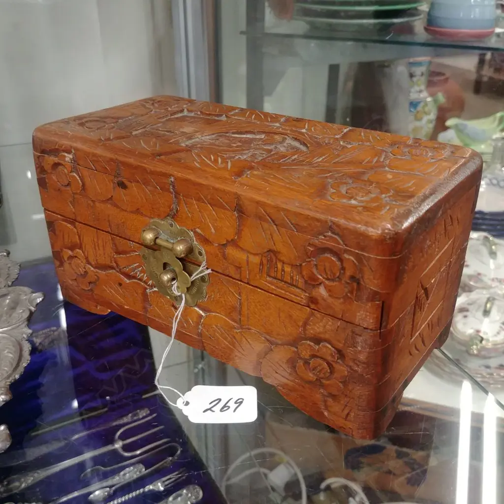 CARVED CAMPHOR-WOOD JEWELLERY BOX Image 1++