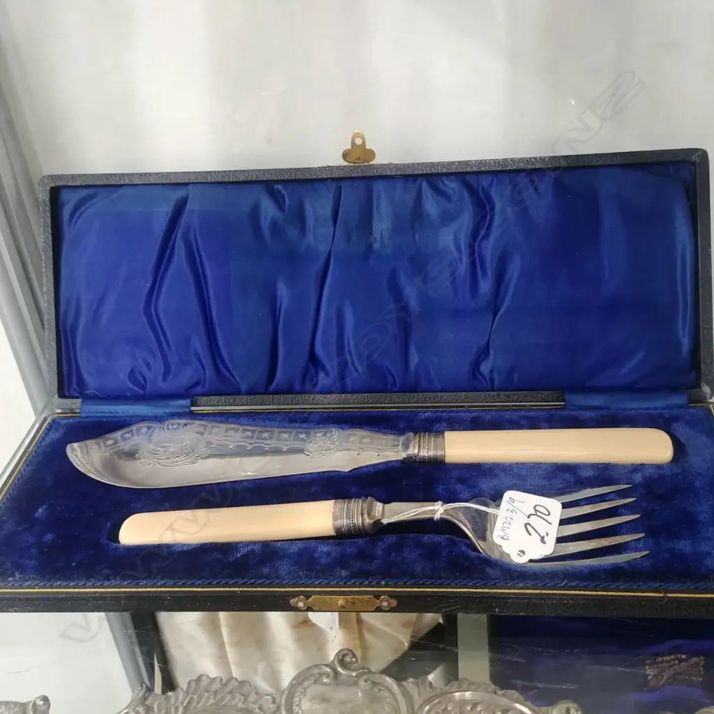 BOXED SILVER BANDED 2 PC FISH SET 17535 Image 1++