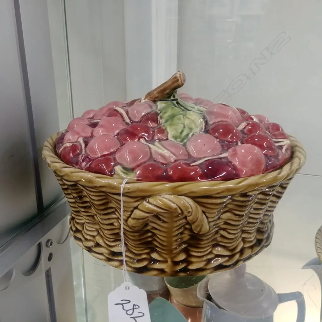 SARREGUEMINES LIDDED CASSEROLE DISH Image 1++