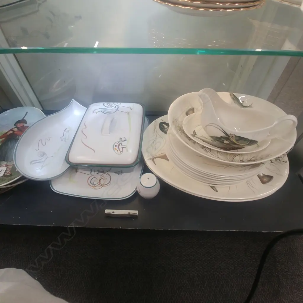 JOHNSON BROS FISH PATTERN PART DINNER SERVICE 16 PCS SOME A/F  Image 1++