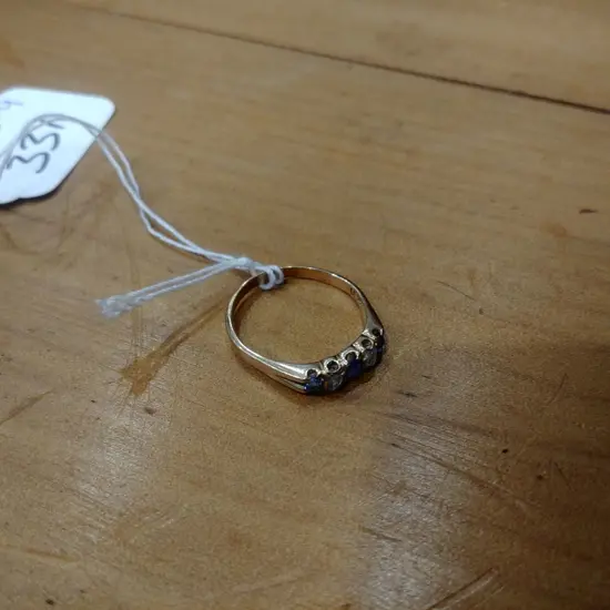 18CT GOLD DIAMOND AND SAPPHIRE RING