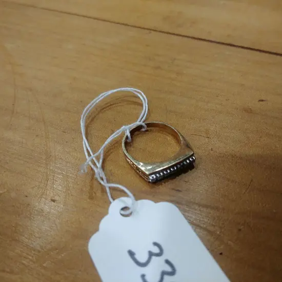 9ct GOLD & DIA. RING