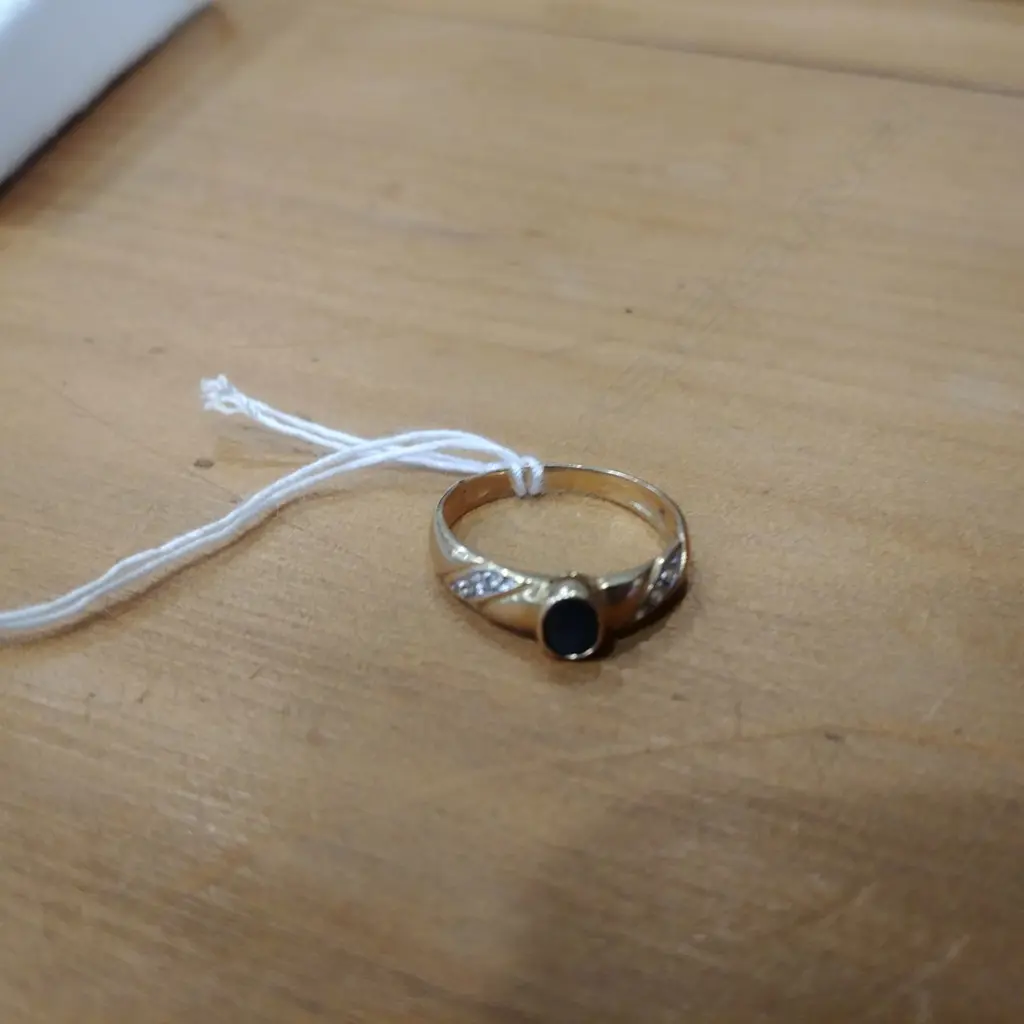 9ct GOLD SAPPHIRE AND DIAMOND RING Image 1++