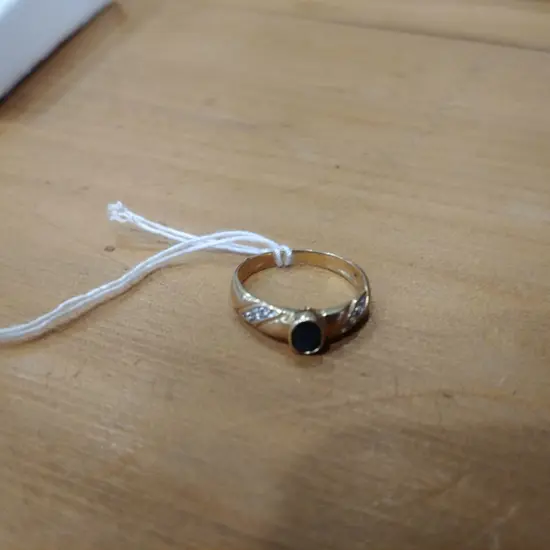 9ct GOLD SAPPHIRE AND DIAMOND RING