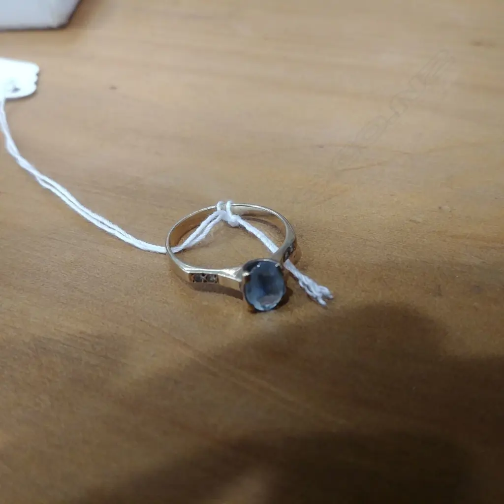 9CT GOLD AQUAMARINE AND DIAMOND RING Image 1++