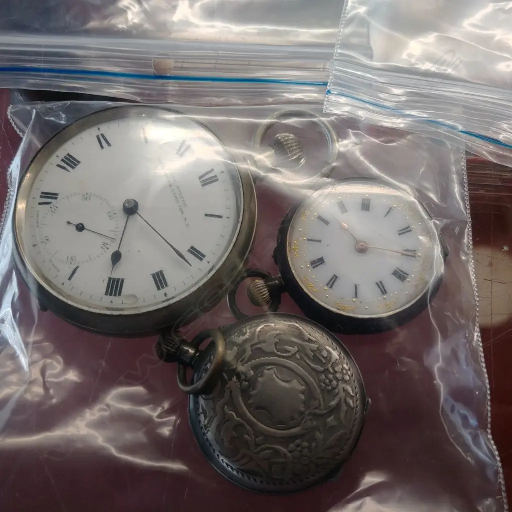 3 SILVER AND SILVER PLATE POCKET WATCHES AF Image 1++