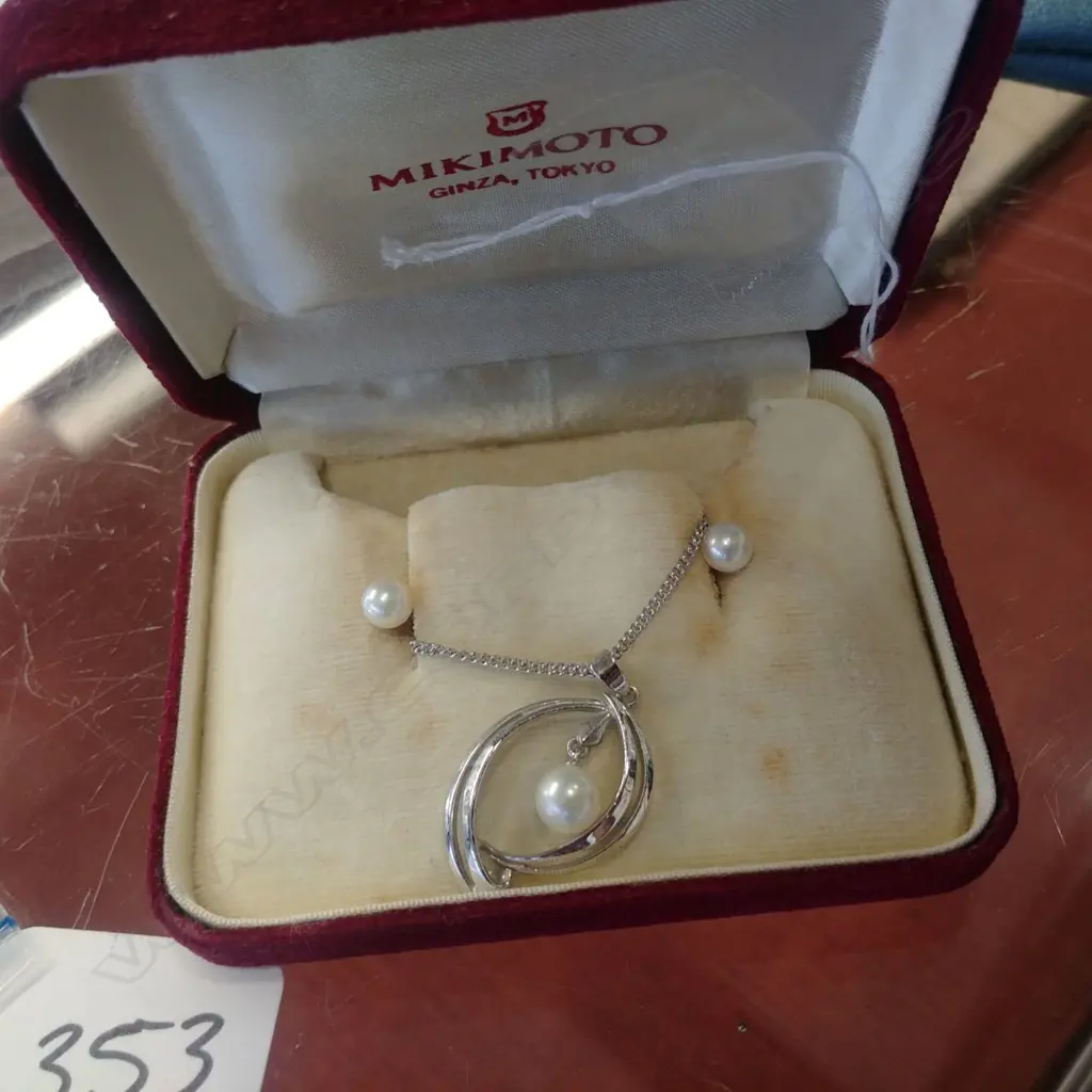 SILVER MIKIMOTO PEARL NECKLACE IN BOX Image 1++