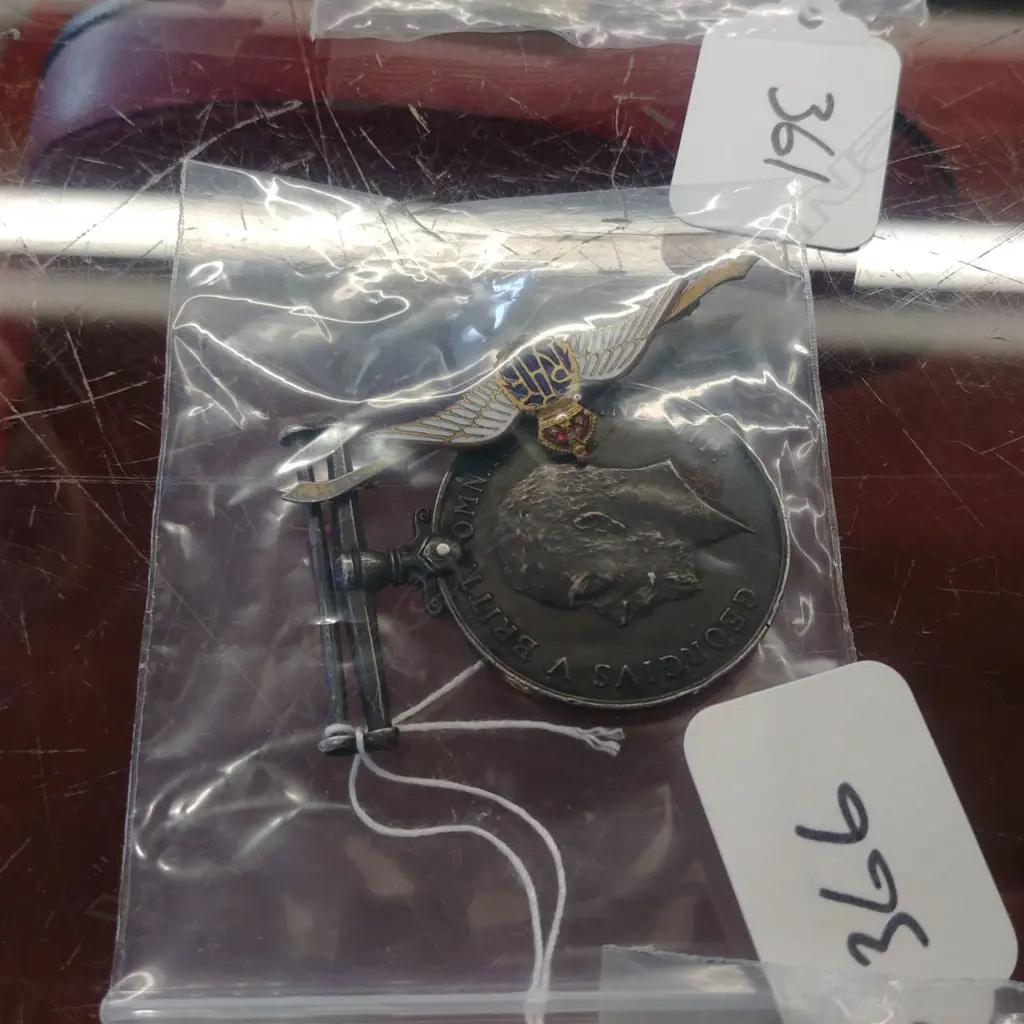 WWI MEDAL AND RAF SWEETHEART BROOCH Image 1++