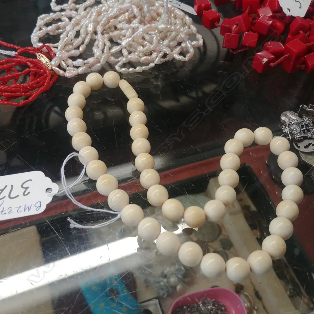 VINTAGE IVORY BEAD NECKLACE  Image 1++