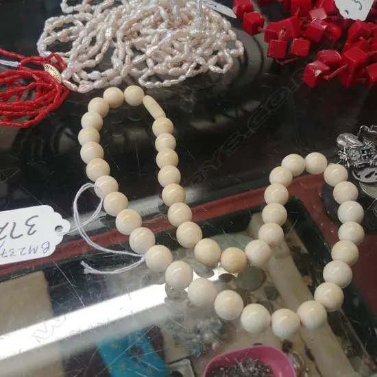 VINTAGE IVORY BEAD NECKLACE 