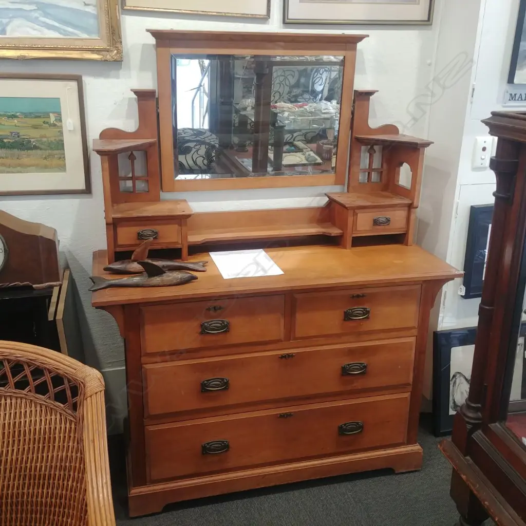 ART & CRAFT  KAURI DRESSING TABLE Image 1++