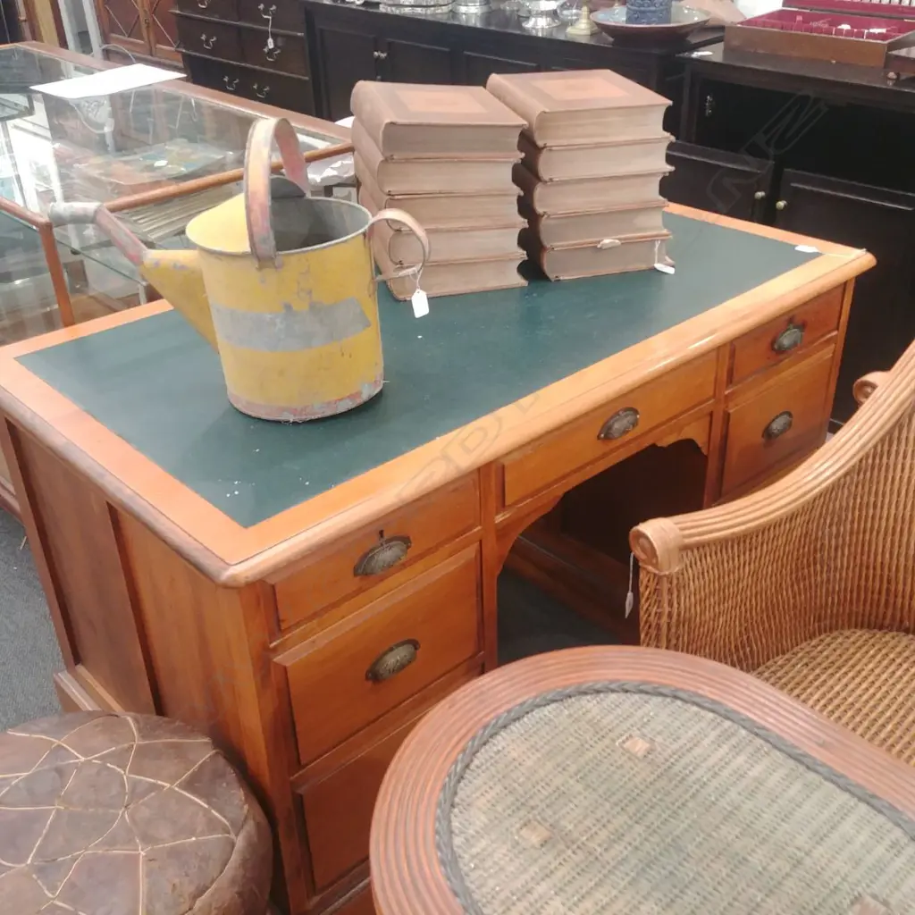 KAURI COLONIAL KNEE HOLE DESK Image 1++