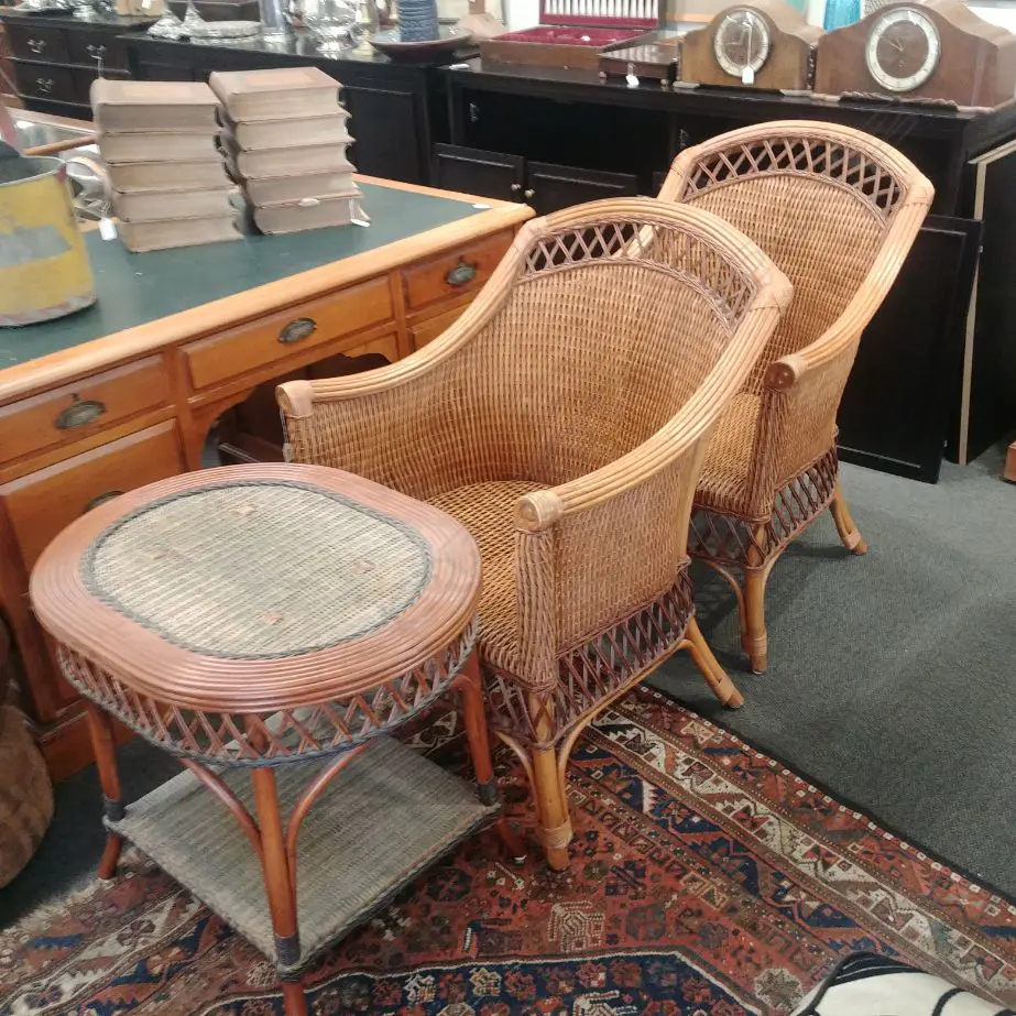 3 PC CONSERVATORY CANE  TABLE  & 2 CHAIRS Image 1++