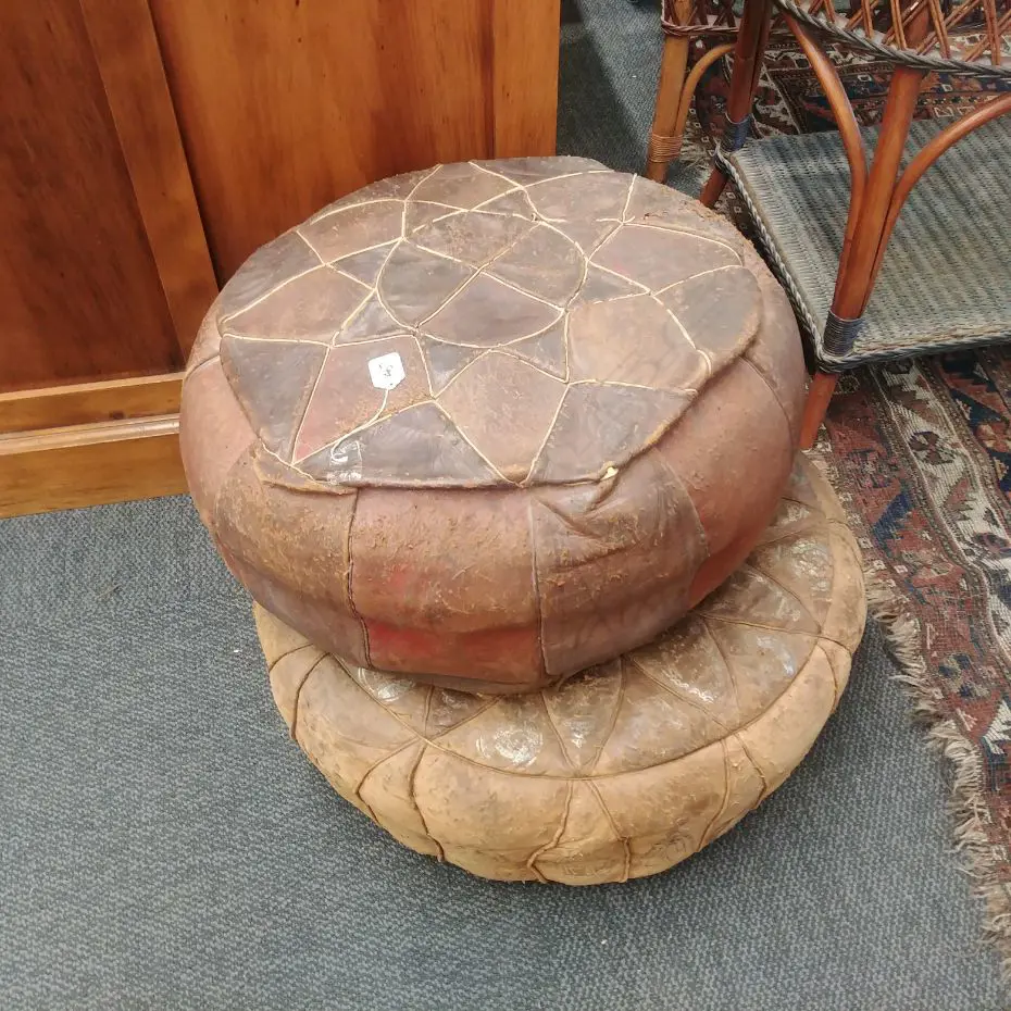 2 LEATHER POUFS Image 1++