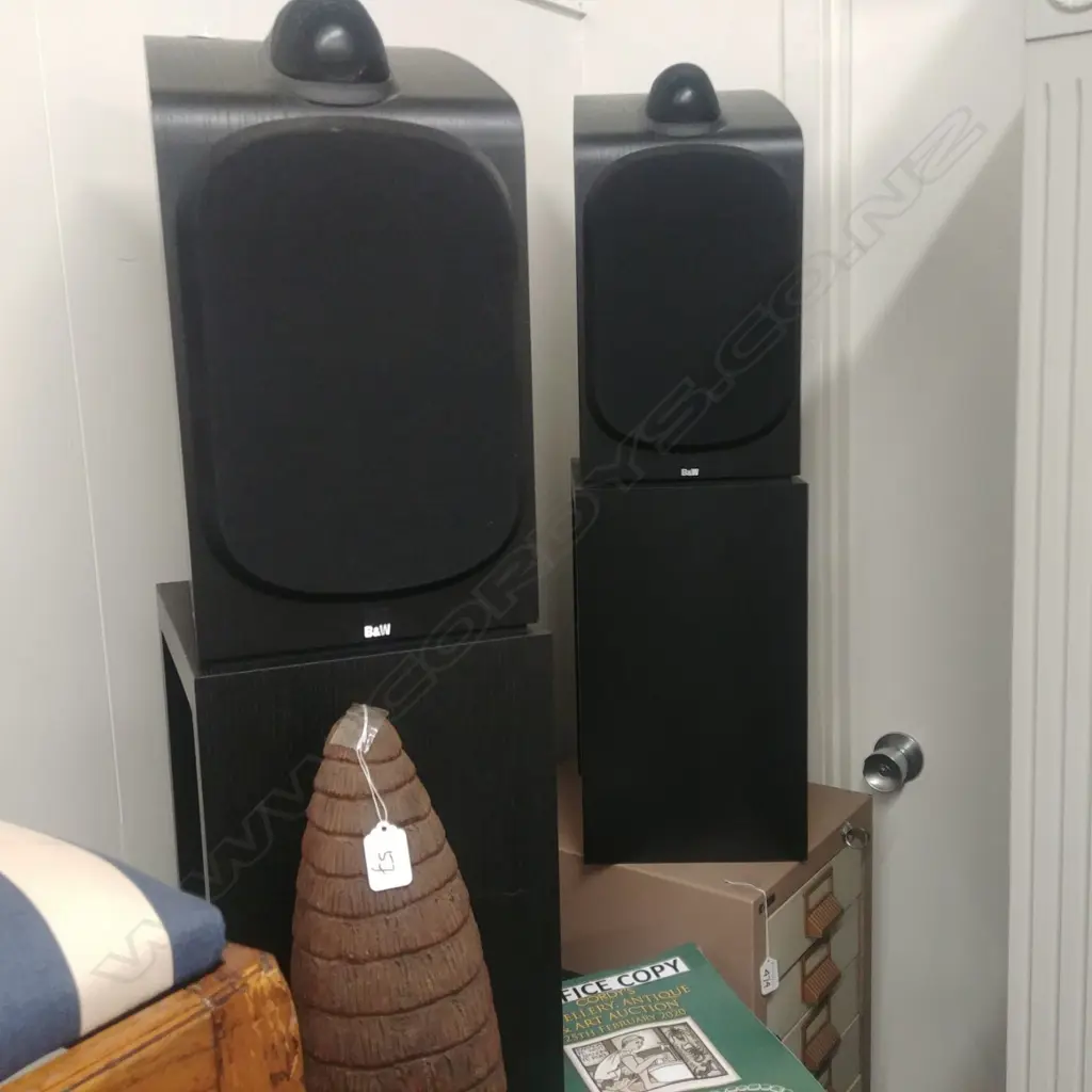 PR OF B+W SPEAKERS ON STANDS Image 1++